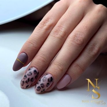 NS Nail Studio - stylizacja paznokci, paznokcie żelowe, paznokcie hybrydowe centki na paznokciach