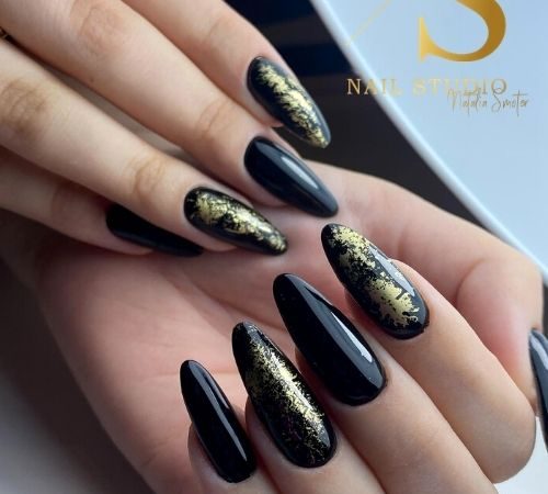 NS Nail Studio - stylizacja paznokci, paznokcie żelowe, paznokcie hybrydowe czarne ze złotem